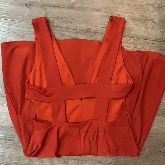 Burnt orange dress with cutouts - Picture 2 of 3